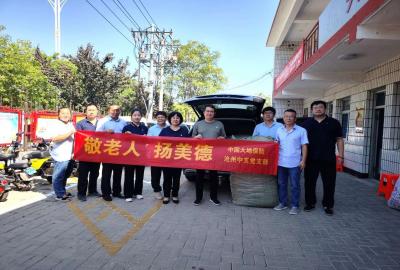 “敬老人，揚美德”中國大地保險滄州中心支公司為貧困山區老人捐贈過冬衣物